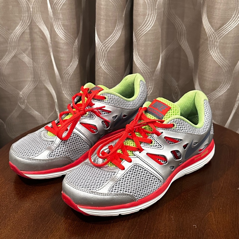 Nike Women’s Dual infusion Silver with Green and Orange Running Shoes Size 9